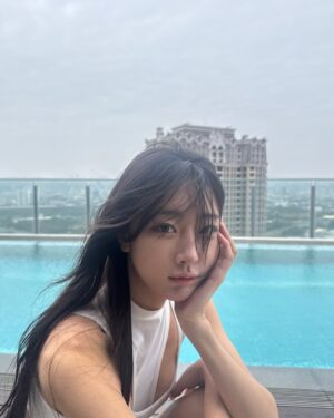 Park Soo-bin Instagram - 누나 신난다 드디어 전세계 탑 100진입! 

I finally made it into the top 100 worldwide!

#3 in South Korea
#11 in Asia
#95 worldwide