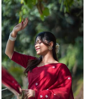 Parsa Evana Instagram - ওই মায়া চোখে চোখ রাখলেও ফিরে তাকানো বারণ
প্রেমে পড়া বারণ…

📸- @rakesh_rakib_ll