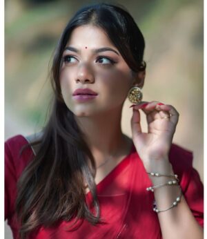 Parsa Evana Instagram - ওই মায়া চোখে চোখ রাখলেও ফিরে তাকানো বারণ
প্রেমে পড়া বারণ…

📸- @rakesh_rakib_ll