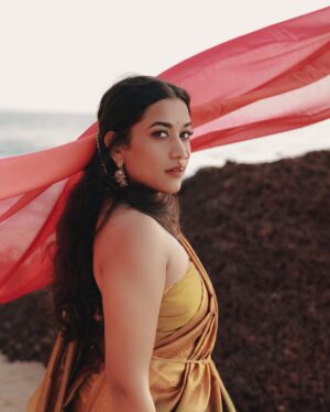 Parvathy R Krishna Instagram - பெண் 
📽️ : @reshma_photography 
MUAH : @sivas_makeover_ 
Accessories : @aswa_plaza_
