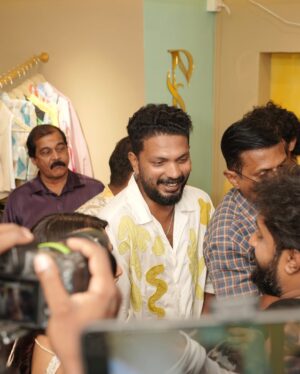 Parvathy R Krishna Instagram - We’re thrilled to announce that Parsha Western Wear is now open at Sasthamangalam junction! 🎉 A huge thank you to @dhyansreenivasan chetta for gracing our inauguration! ❤️ To celebrate, we’re offering 10% discount on every piece! Plus, be the first to explore our brand-new collections launched today! Visit us now and explore our new collections❤️