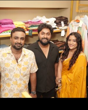 Parvathy R Krishna Instagram - We’re thrilled to announce that Parsha Western Wear is now open at Sasthamangalam junction! 🎉 A huge thank you to @dhyansreenivasan chetta for gracing our inauguration! ❤️ To celebrate, we’re offering 10% discount on every piece! Plus, be the first to explore our brand-new collections launched today! Visit us now and explore our new collections❤️