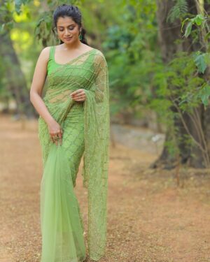 Parvathy Venkitaramanan Instagram - 🤍

Makeup @honeylang_makeup_artist 
Hair @hema__makeup__artist 
Saree @tamohara_house_of_designs 
Blouse @vasthraa.designers 
Camera @evidencemaker
