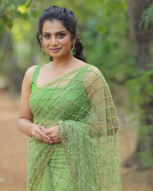 Parvathy Venkitaramanan Instagram - 🤍

Makeup @honeylang_makeup_artist 
Hair @hema__makeup__artist 
Saree @tamohara_house_of_designs 
Blouse @vasthraa.designers 
Camera @evidencemaker