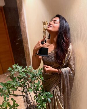 Parvathy Venkitaramanan Instagram - Thank you AVC Wonder women Awards @sridevidevanand 🙏🏻

Honoured recieving an award amidst all the wonder women out there❤️ #extremelygrateful 

And congratulations for your Life Time Achievement award  our dearest @satyapriya_bhagavatula ma❤️ you are a true wonder women 🔥😘