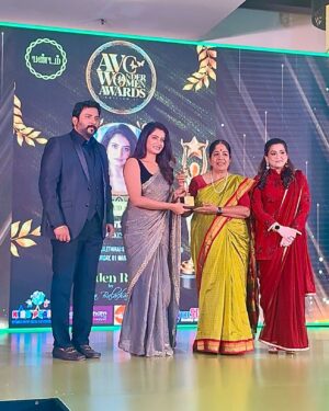 Parvathy Venkitaramanan Instagram - Thank you AVC Wonder women Awards @sridevidevanand 🙏🏻

Honoured recieving an award amidst all the wonder women out there❤️ #extremelygrateful 

And congratulations for your Life Time Achievement award  our dearest @satyapriya_bhagavatula ma❤️ you are a true wonder women 🔥😘