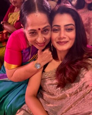 Parvathy Venkitaramanan Instagram - Thank you AVC Wonder women Awards @sridevidevanand 🙏🏻

Honoured recieving an award amidst all the wonder women out there❤️ #extremelygrateful 

And congratulations for your Life Time Achievement award  our dearest @satyapriya_bhagavatula ma❤️ you are a true wonder women 🔥😘