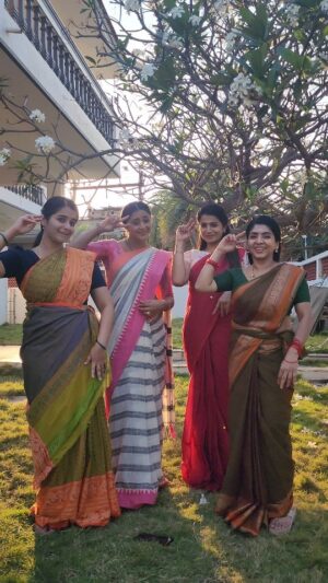 Parvathy Venkitaramanan Instagram - Finallyyy... going with the trend💗💗