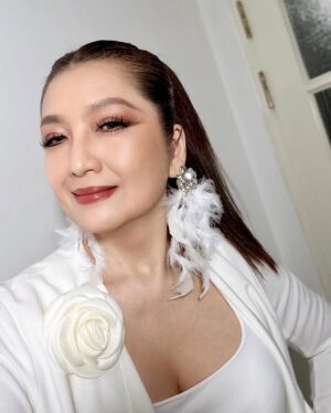 Passorn Leowrakwong Instagram - มีคนบอกว่าเปิดเหม่งแล้วสวย 😍 จริงๆเหรอค้า…. 🥰❤️😘 Thank you na ka 💓🙏💓@romrawinclinic  Makeup & Hair by @kukkai_freelance 💋 #ทีมป้าบอย 💋@makeup_boy_88 ❤️❤️❤️ #ฮันนี่ภัสสร 🐯