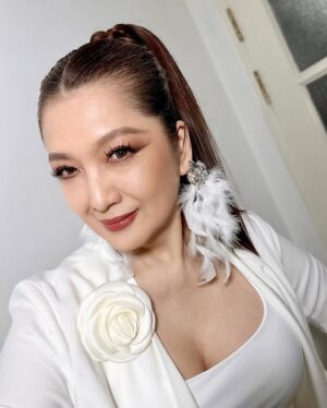Passorn Leowrakwong Instagram - มีคนบอกว่าเปิดเหม่งแล้วสวย 😍 จริงๆเหรอค้า…. 🥰❤️😘 Thank you na ka 💓🙏💓@romrawinclinic  Makeup & Hair by @kukkai_freelance 💋 #ทีมป้าบอย 💋@makeup_boy_88 ❤️❤️❤️ #ฮันนี่ภัสสร 🐯