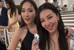 Patchrapa Chaichua Instagram - ขอบพระคุณพี่แป้งนะคะ  บ้านสวยมาก อาหารอร่อยมาก  พี่ทำให้ทุกคนมารวมตัวกันได้พูดคุยกันสนุก และมีความสุขมากเลยค่ะ 💕 มาถึงช่วงจับรางวัล จะมีรางวัลพิเศษ5รางวัล  และอั้มได้เข้ารอบ3คนสุดท้ายค่า⭐️ อยากจะกรี๊ดดังๆ  แต่ติดว่าอาจารย์ช้างบอกว่าคนที่จะได้ปีนี้ จะเป็นคนพูดน้อยที่สุด  อั้มเลยปิดวาจาชั่วคราว🤣  ขอบคุณพี่แป้งอีกครั้งนะคะ  ปีนี้อั้มได้👜รวม3ปีซ้อนแล้วค่ะ (รางวัลที่2) ส่วนรางวัลที่1 เป็นของพี่แอน ยินดีด้วยนะคะพี่ 💫🥰 ส่วนปีนี้อั้มผิดสัญญากับพี่แป้งค่ะ  ยังหา🤵‍♂️ไม่ได้เลยค่าาทุกคน 🤣  สงสัยต้องออกจากบ้านบ่อยๆละ😅