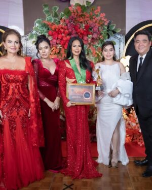 Patricia Javier Instagram - Life is precious just follow your dreams.  Thank you  madam @bennilyn_amigo_molina of  @globaltrendsbusinessleaders  for the recognition to us @docrobschiropracticclinic  #healthylifestyle #healthiswealth💚 photo by @joelmaniquis