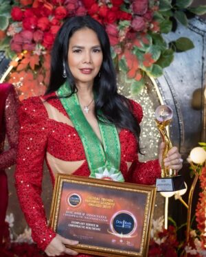 Patricia Javier Instagram - Life is precious just follow your dreams.  Thank you  madam @bennilyn_amigo_molina of  @globaltrendsbusinessleaders  for the recognition to us @docrobschiropracticclinic  #healthylifestyle #healthiswealth💚 photo by @joelmaniquis