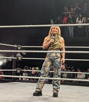 Patricia Parker Instagram - Tuesday night in Cincinnati 💪🏼 🥊

🐓 @thechickenpound // JUGGERNAUT
👨‍⚕️ @quawnjames
📺 @wwe @wwenxt
🏋🏼‍♀️ @bruteforce_au // JUGGERNAUT - 5% OFF