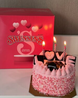 Patricia Tanchanok Good Instagram - Our treat for Valentine’s Day with @we_love_swensens 💌

ไอศกรีมเค้กสเวนเซ่นส์ 1.5 ปอนด์ ทุกรสชาติ ลดเหลือ 399.- พิเศษสำหรับสมาชิก Gold member เหลือ 299.- เท่านั้น ! เริ่มตั้งแต่วันนี้ – 16 กุมภาพันธ์ 2568 🥰🤍

#WeLoveSwensens
#Swensens 
#SwensensCake
#ฉลองทั้งทีต้องไอศกรีมเค้กสเวนเซ่นส์