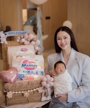 Patricia Tanchanok Good Instagram - Thank you Merries for the best gift 💝 
 
🥳 ขอบคุณทาง Merries ที่ส่งกระเช้าสุดน่ารักมาต้อนรับ น้องแพทริค แพทมั่นใจเลือกใช้ Merries ผิวสัมผัสนุ่ม ได้รับการทดสอบแล้วว่าอ่อนโยนต่อผิวลูก ถูกใจคุณแม่ลูก 2 อย่างแพทมากๆ
 
🥰 ปีนี้เป็นปีที่ 2 แล้ว ที่แพทอยู่กับครอบครัว Merries น่ารักและอบอุ่นที่สุดเลยค่ะ อย่าลืมติดตามเซอร์ไพรส์จากแพทและ Merries กันได้เร็วๆนี้นะคะ
 
#MerriesThailand #ยิ้มได้ไม่แพ้แม่คอนเฟิร์ม #สัมผัสอ่อนโยนไม่อับชื้นที่1ในใจแม่