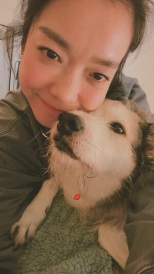 Patty Pei-Yu Lee Instagram - 每天都會跟小波仔說說話，昨晚睡前看了難過的太空犬Laika的故事，千挑萬選的小乖乖，上了太空在無重力世界中千百回的轉呀轉著。

狗子是人類最棒的乖乖，但明天還是很想幫你洗澡你太粉了（養狗的懂）