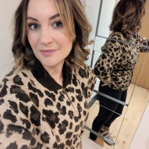Paula Lane Instagram - Such a beautiful evening✨✨✨

Surrounded by love and brilliant people - the only pics I took all night  @rebeccasarker I love you my beautiful friend 

Thank you @lisajaneriley for organising 💛 @threes_a_crowd_ls2 

💖 A grateful heart is a happy heart 💖