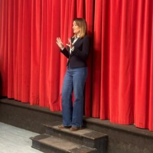 Paula Lane Instagram - I absolutely loved meeting so many Emmerdale fans today at @emmerdaletour. Big shout to all the tour guides too who help to make it so enjoyable @clem_crowther and team. Also Billy for looking after me ♥️

So many smiling faces even in the rain. It never ceases to amaze me how dedicated our fans are...without you there wouldn't be a show. Absolutely love my handmade bracelet given to me as a present.

I promised lots to come for Ella and I don't break promises....brace yourselves!

♥️