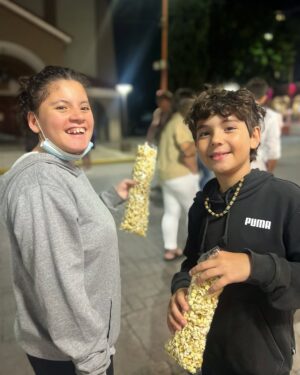 Paula Morales Instagram - Al final febrero no fue tan corto…🌿
Entre idas y vueltas en avión, ensayos, funciones, amigos, familia, inicio de clases… terminó esta temporada de verano movidita pero bella y productiva. No me entraron en el carrete todas las fotos que quería así que vendrá la parte 2 que nadie pidió 😁