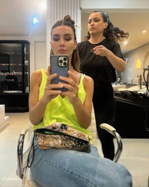 Paula Morales Instagram - Al final febrero no fue tan corto…🌿
Entre idas y vueltas en avión, ensayos, funciones, amigos, familia, inicio de clases… terminó esta temporada de verano movidita pero bella y productiva. No me entraron en el carrete todas las fotos que quería así que vendrá la parte 2 que nadie pidió 😁