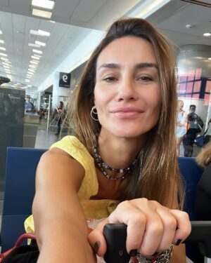Paula Morales Instagram - Al final febrero no fue tan corto…🌿
Entre idas y vueltas en avión, ensayos, funciones, amigos, familia, inicio de clases… terminó esta temporada de verano movidita pero bella y productiva. No me entraron en el carrete todas las fotos que quería así que vendrá la parte 2 que nadie pidió 😁