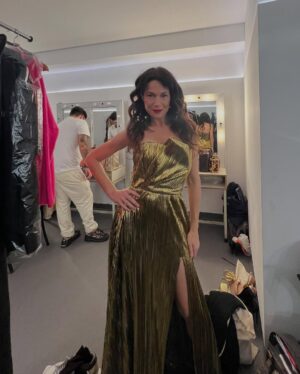 Paula Neves Instagram - Gala de Aniversário da TVI 🥳

Vestida por @miguel_leite_atelier 
Make-up e cabelo por @magalisantana.makeup.sfx
#32anostvi