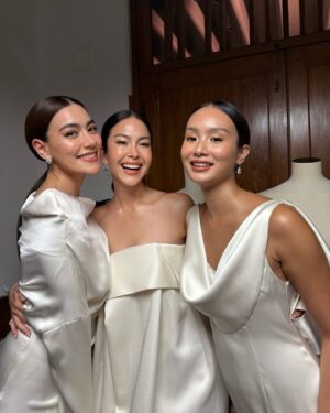 Paula Taylor Instagram - 👰🏻‍♀️👰🏻‍♀️👰🏻‍♀️ @vvonsugunnasil brides x
@vvonsugunnasil_official @kimmy_kimberley @janekasemsarn 💍✨
#vvonsugunnasil