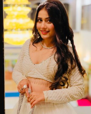 Payal Gupta Instagram - 🤍🤍🤍
.
.
#outfit #ootd #newpost #wedding #sangeetoutfit #white #lenhga #guptainji #payalgupta #zara #cindrella #fairy