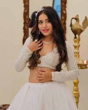 Payal Gupta Instagram - 🤍🤍🤍
.
.
#outfit #ootd #newpost #wedding #sangeetoutfit #white #lenhga #guptainji #payalgupta #zara #cindrella #fairy