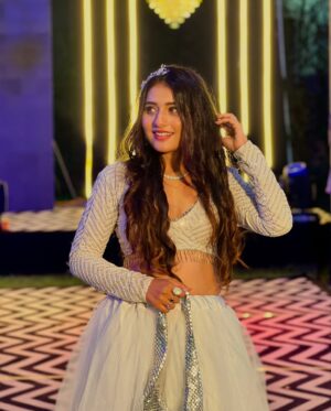 Payal Gupta Instagram - 🤍🤍🤍
.
.
#outfit #ootd #newpost #wedding #sangeetoutfit #white #lenhga #guptainji #payalgupta #zara #cindrella #fairy