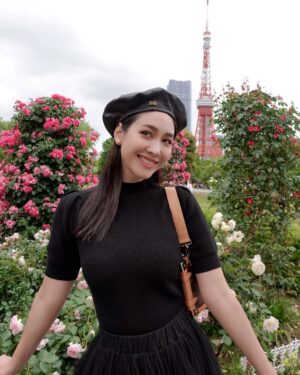 Peechaya Wattanamontree Instagram - รักไม่ใช่การครอบครอง แต่แค่อยากได้เธอมาเป็นครอบครัว #โตเกียว