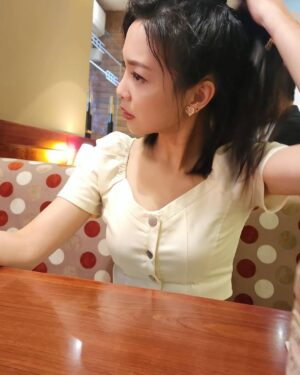Pei-Pei Ho Instagram - 她說她很擔心我
然後她笑了兩個小時（笑著説🤣）
嗯😐⋯有！有的！感受到滿滿的溫暖
@angelh1209  謝謝女神😘
突然又撈到美人魚上岸的午後😻
#何蓓蓓 #daily #igdaily #完妝 #約會 #dating #date #ilovemylife