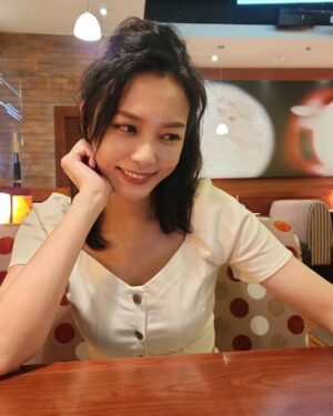 Pei-Pei Ho Instagram - 她說她很擔心我
然後她笑了兩個小時（笑著説🤣）
嗯😐⋯有！有的！感受到滿滿的溫暖
@angelh1209  謝謝女神😘
突然又撈到美人魚上岸的午後😻
#何蓓蓓 #daily #igdaily #完妝 #約會 #dating #date #ilovemylife