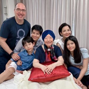 Phiyada Jutharattanakul Instagram - กราบสุขสันต์วันแม่ ❤️🙏🏼 วันนี้คุณแม่4 แม่เลยค่ะ 🥰 แม่บี๋ คุณแม่เพื่อนสนิทตั้งแต่อนุบาล และ คุณแม่สามี ยาย่า ของนาวา 😘และแม่อ๊อด คุณแม่ อ้อมเอง 😍 และ อีชั้นเองค่า คุณแม่นาวา 😚 ขอให้คุณแม่ทุกคนบนโลกใบนี้ มีความสุขมากมาย นะคะ😊🙏🏼❤️🤘🏼💙