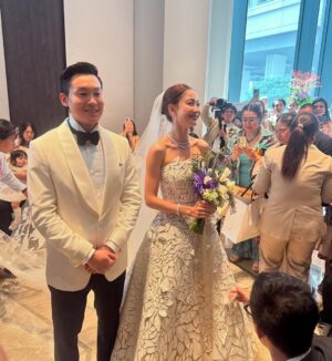Phiyada Jutharattanakul Instagram - ยินดีด้วยกันน้องสาวคนสวยและเก่งที่สุดคนนี้นะคะ😘🥰🤘🏼ขอให้มีความรัก❤️ที่สดใส ครอบครัวที่อบอุ่น แบบนี้ตลอดไปนะคะ 💚💙 รักน้องทั้งสองค่า 💋❤️😊