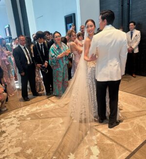 Phiyada Jutharattanakul Instagram - ยินดีด้วยกันน้องสาวคนสวยและเก่งที่สุดคนนี้นะคะ😘🥰🤘🏼ขอให้มีความรัก❤️ที่สดใส ครอบครัวที่อบอุ่น แบบนี้ตลอดไปนะคะ 💚💙 รักน้องทั้งสองค่า 💋❤️😊