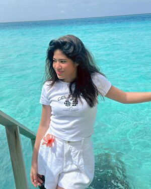 Phiyada Jutharattanakul Instagram - 12 ขวบ4 เดือน 😅 ไมดูโตจังวุ้ย 😅 #นาวาของแม่จ๋า 🌊❤️✌🏼 รักที่สุด 🥰#ภาพความทรงจำ ทำท่าเองนะ แบบ ปวดหัว แม่นะที่ปวดหัว🤣