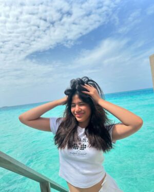 Phiyada Jutharattanakul Instagram - 12 ขวบ4 เดือน 😅 ไมดูโตจังวุ้ย 😅 #นาวาของแม่จ๋า 🌊❤️✌🏼 รักที่สุด 🥰#ภาพความทรงจำ ทำท่าเองนะ แบบ ปวดหัว แม่นะที่ปวดหัว🤣