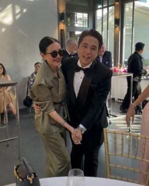 Phiyada Jutharattanakul Instagram - ยินดีกับ @bonitarendell และ Justin ❤️ ด้วยนะคะ รู้จักกันมาตั้งแต่เด็กๆ ตอนนี้ แต่งงานแล้ว 😘 ต่อไป มีน้องนะคะ พี่นาวารออยู่น้า รักทั้งครอบครัวเลยค่า❤️ ซ้อมๆๆงานพี่เล็ก กับพี่เจนนี่ไปในตัวนะคะ💋😋
