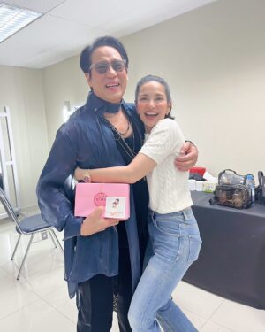 Phiyada Jutharattanakul Instagram - รักมานานและ จะรักตลอดไปค่ะ ❤️ กำลังใจของอ้อม 🙏🏼🤘🏼🥰 #ขนนกกับดอกไม้2024 พวกเรารักพี่เบิร์ดตั้งแต่ป.3 😆 และรักพี่ๆๆๆ ทุกคนนะคะ🥰🤘🏼❤️👍🏼