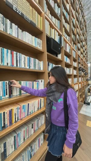 Phiyada Jutharattanakul Instagram - ห้องสมุดที่เกาหลี 🇰🇷 สวยงาม จุดถ่ายรูปแหละ สวยจริง ดีต่อใจ 😘❤️🤘🏼 #starfieldlibrary 📚 แม่จ๋า อยากเจอ กงยูแหละ แต่ต้องทำงาน 🥲 อดไปเจอเลย หาเรื่องไปเกาหลีอีกดีกว่า😝