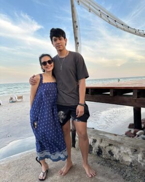 Phiyada Jutharattanakul Instagram - Happy new year 2025❤️👍🏼 from huahin ปีนี้ สวดมนต์ แล้ว เข้านอนก่อนปีใหม่ค่า 😤😅 เป็นคนดีมาก บอกเลย555  ปีใหม่ ขอให้ ทุกคนมีความสุข สมหวังในทุกสิ่ง และมีแต่รอยยิ้มทั้งปีเลยนะคะ 🥰