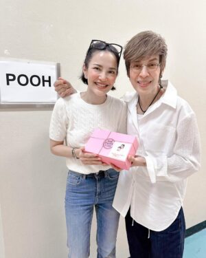 Phiyada Jutharattanakul Instagram - รักมานานและ จะรักตลอดไปค่ะ ❤️ กำลังใจของอ้อม 🙏🏼🤘🏼🥰 #ขนนกกับดอกไม้2024 พวกเรารักพี่เบิร์ดตั้งแต่ป.3 😆 และรักพี่ๆๆๆ ทุกคนนะคะ🥰🤘🏼❤️👍🏼