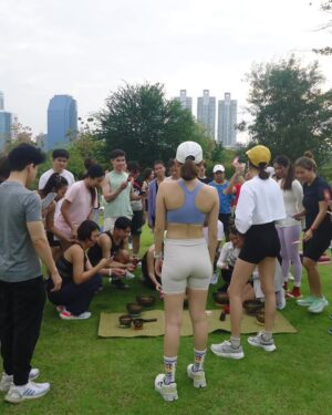 Pitchapa Phanthumchinda Instagram - สวัสดีวันจันทร์ อิอิ ขอให้พลังงานดีๆอยู่กับเพื่อนๆนะคะ @fullhouse.wellnessclub บ้านเล็กๆที่อบอุ่นน่ารัก ขอบคุณที่มาแชร์พลังงานดีๆ มาออกกำลังกาย ฝึกฝนจิตใจ มาใช้เวลาในวันอาทิตย์ตอนเช้า มาจอยกันอีกนะคะ 🌳☀️☁️🌈🦋🩷 #fullhousewellnessclub #อนุบาลหัดวิ่งfullhouseclub