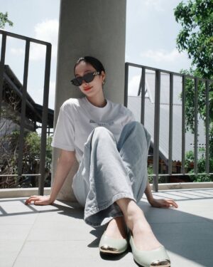Pitchapa Phanthumchinda Instagram - เป็นรองเท้าที่ควรมีติดตู้คู่บ้านที่สุด เพราะสวยและใส่สบายมากกกก!! Kenneth Cole X Anne Thongprasom Collection รุ่น Astaire สีพาสเทลที่ถูกต้องสุดๆ น้องมีเทคโนโลยีที่ช่วยซัพพอร์ตเท้า นุ่มสบาย ใส่ทำกิจกรรมไหนก็ไม่เมื่อยเท้า แนะนำให้ไปลองกันนะคะ รักแม่อยากสวยแกลมแบบแม่ต้องใส่รองเท้าแม่กันนะคะ @annethong 🥰

@kennethcoleth
#รองเท้าแอนทอง
#KennethColeTH
#KennethColexAnneThongprasom