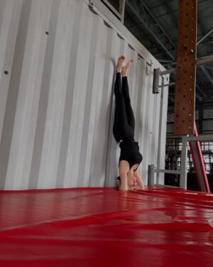 Pitchapa Phanthumchinda Instagram - Practicing Headstand ♥️