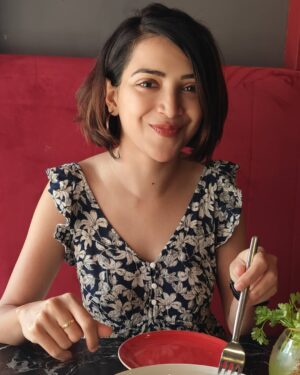 Plabita Borthakur Instagram - Had the best tacos ever! Spent a lovely afternoon at @pocolocotapasandbar with @kunjgutka. We went to catch up but ended up too busy stuffing ourselves- because the food was that good! Guess the catching up will have to wait. The drinks were just as refreshing!
Thank you @hellodspr 
.
.
.
.
.
.
.
.
#plabitaborthakur #mumbai #restaurant #mexicanfood #dineout #dayout #lifestyle #happiness #love #food