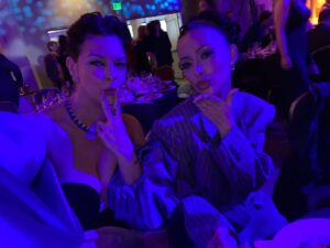 Pollyanna McIntosh Instagram - More delicious Walking Dead Family at @saturnawards including @scottmgimple @gnicotero @matthewaugustjeffers @aliciawitty @garretdillahunt @therealsonequa and this here brilliant lass @christianserratos 
My fella made everyone laugh as he presented on stage with @danagould and I got to present Best Thriller. #TheWalkingDeadTheOnesWhoLive won Best TV Presentation and a good time was had by all. ❤️✌️🤸‍♀️ Thank you #SaturnAwards for having us and nominating me and thank you to further #TWDFamily @trayswats for gorgeous makeup lewk. Was so good to spend time together. 😍😍😍