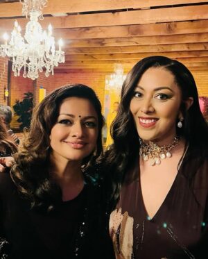 Pooja Kumar Instagram - It was an honor to be invited to celebrate our fraternity at the South Asians At the Oscars in L.A. I’m so proud to meet old friends and make new ones and best of all to see so many of us making things happen for mainstream media. Thank you @agame.pr and the other organizers for putting this together! It was truly a remarkable gathering of South Asians making things happen!  Thank you to my team for getting things done all last minute so I could feel amazing!! Thank you!! So good to see @aasif @smritimundhra @kohlipooja @shamsoutandabout @wallstmaneet HMU by @christinetirado_mua 
Styled @by.woven  wearing @siddartha_tytler
and @zevarbycurio 

#SouthAsianExcellence
#OscarsWeekend
#PreOscarsParty
#RedCarpetMoments
#StyledbyWoven
#SouthAsianFashion